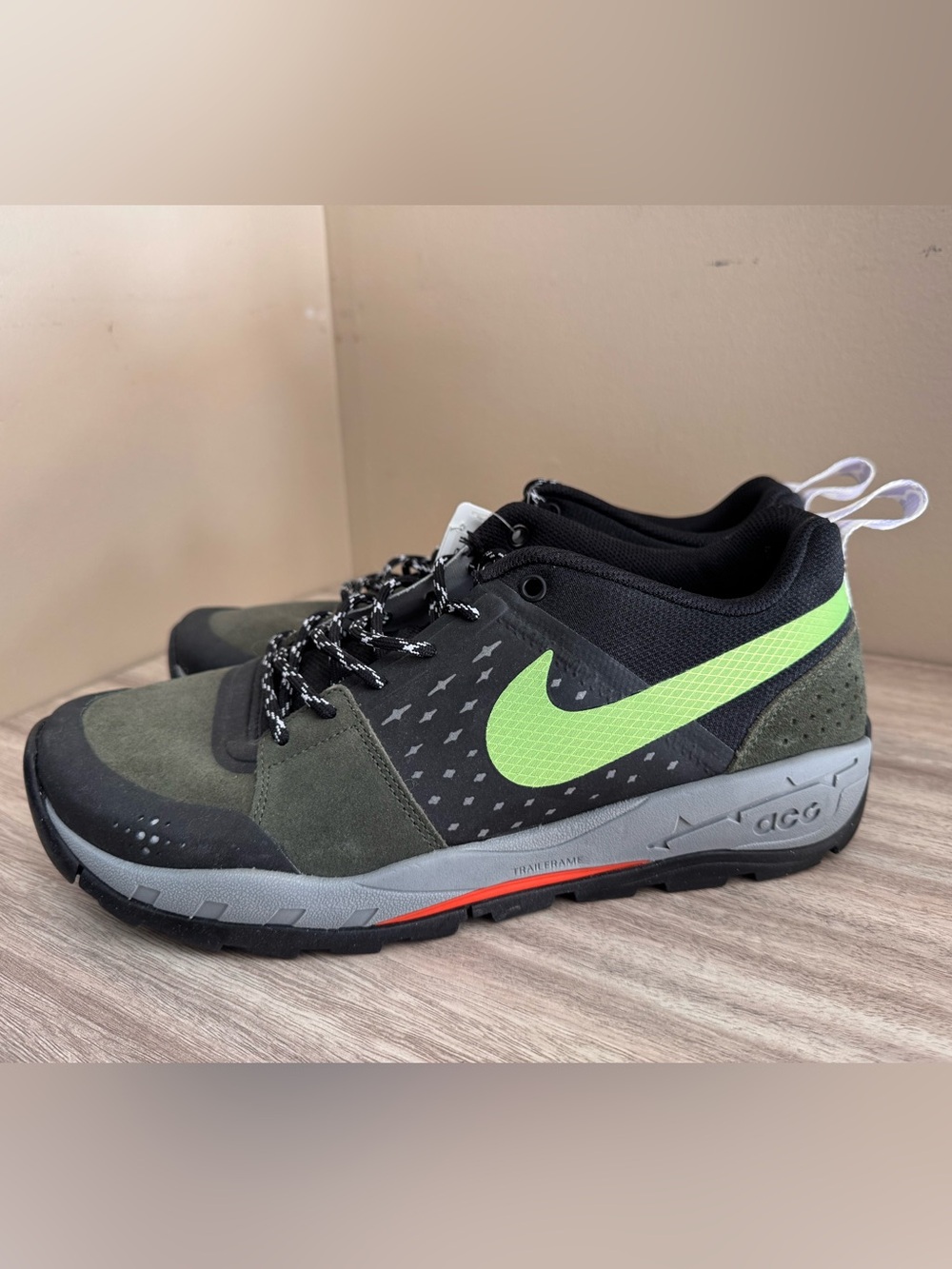 New Nike ACG Alder low boot trail shoe Sz 9 men khaki lime black 599659 330